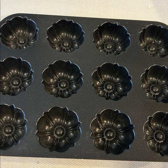 WILLIAMS SONOMA Nordic Ware Mini Bundt Fluted Muffin Pan, NWOT - Picture 5 of 5